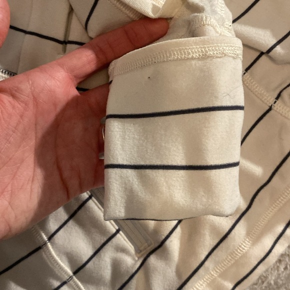 Lulu lemon long sleeve size small - Picture 5 of 6